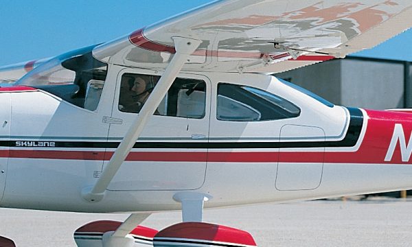 هواپیمای مدل سوختی Cessna 182 skylane